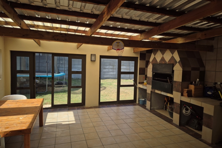 4 Bedroom Property for Sale in Onverwacht Western Cape